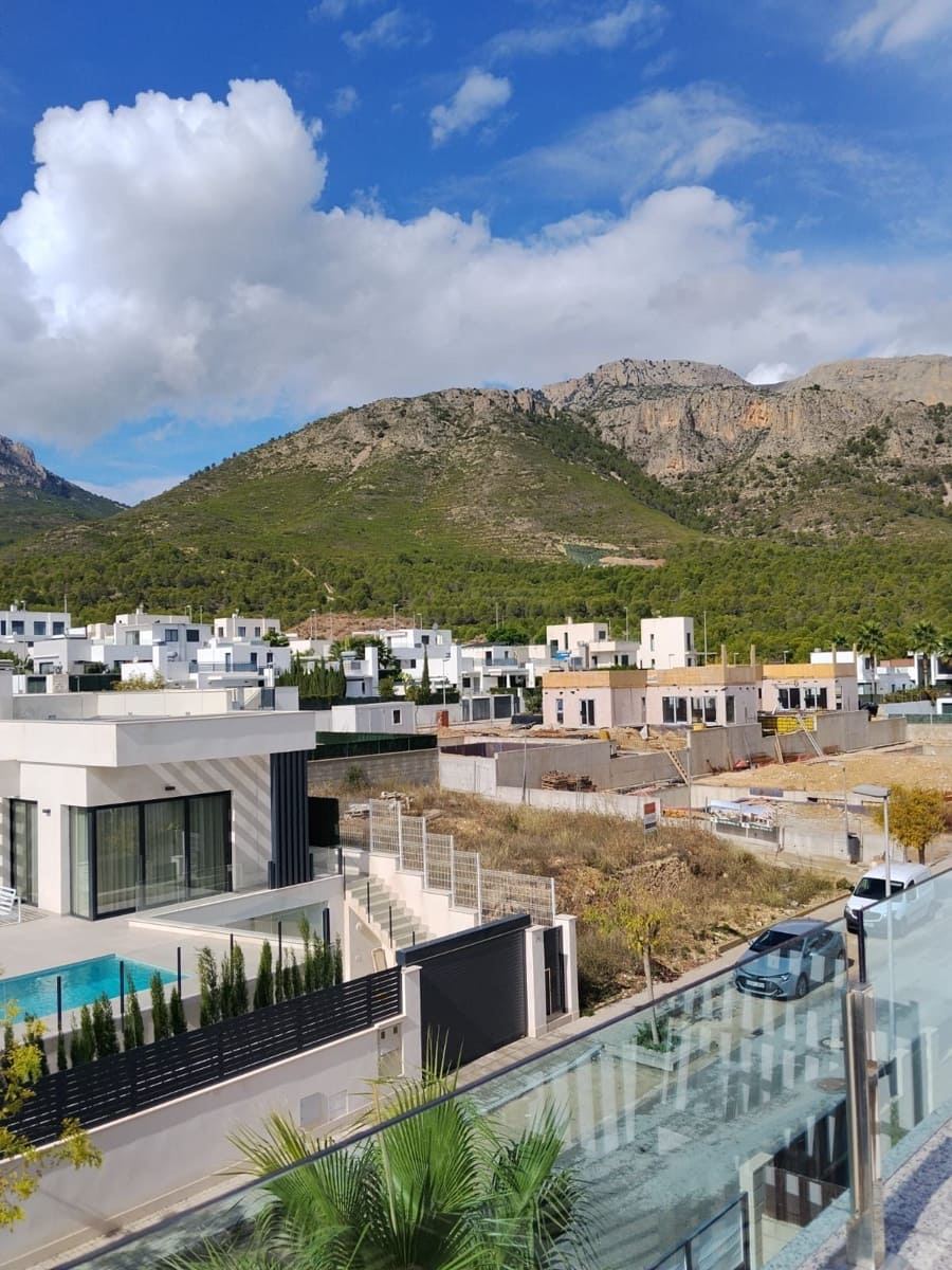 3 bedroom Semi-detached Villa for rent in Polop with pool garage - € 1,800 (Ref: 9321445)