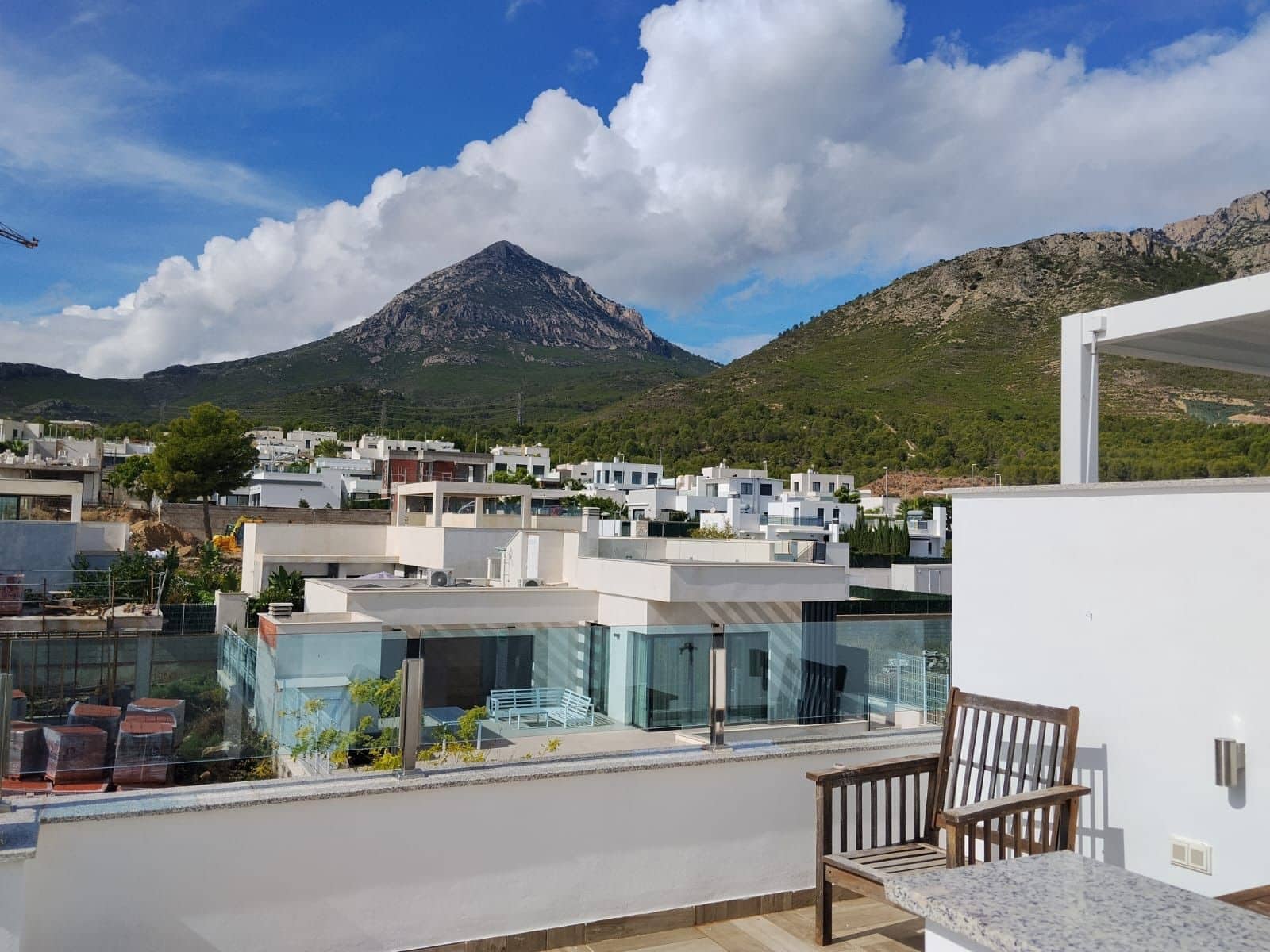 3 bedroom Semi-detached Villa for rent in Polop with pool garage - € 1,800 (Ref: 9321445)