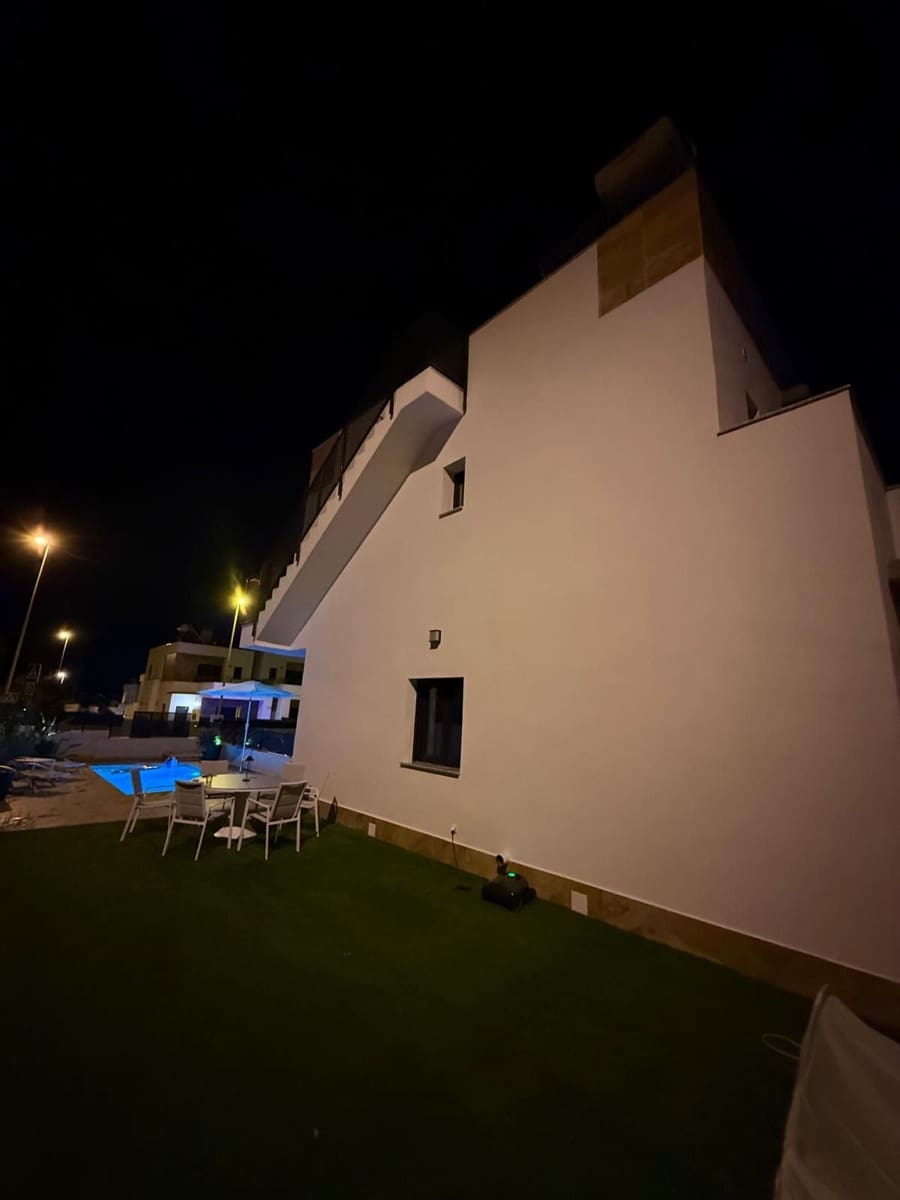 3 makuuhuone Paritalo myytävänä paikassa Polop mukana uima-altaan 
autotalli - 499 000 € (Ref: 9334357)