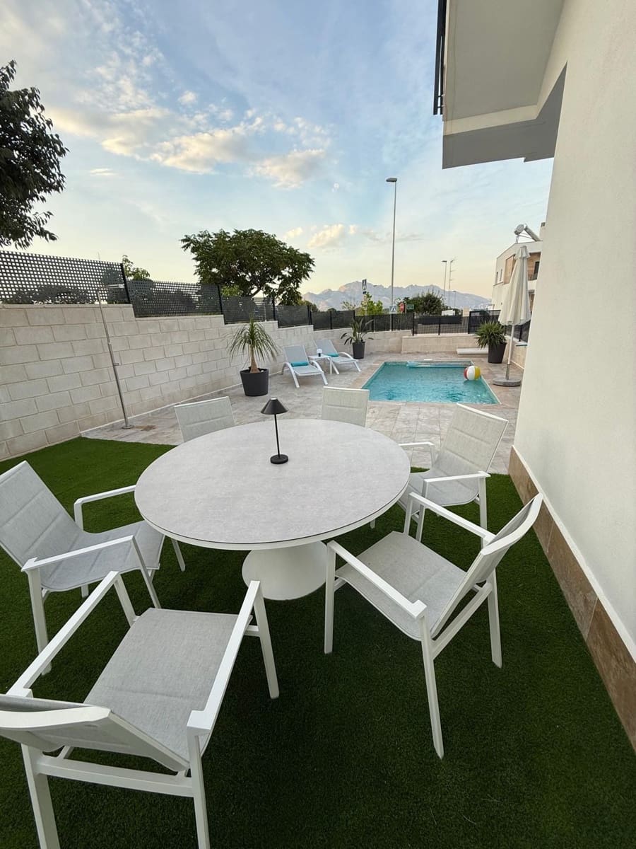 3 makuuhuone Paritalo myytävänä paikassa Polop mukana uima-altaan 
autotalli - 499 000 € (Ref: 9334357)