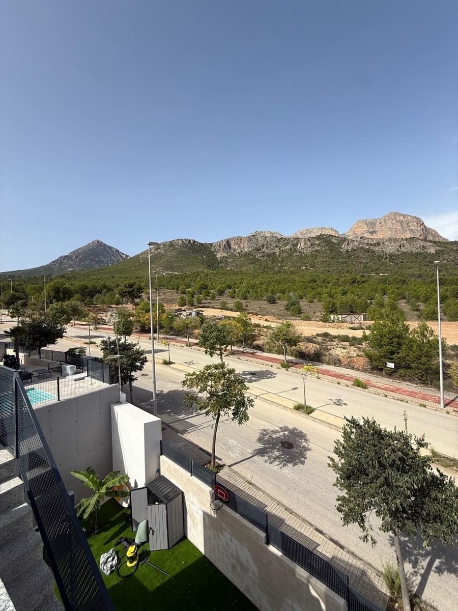 3 makuuhuone Paritalo myytävänä paikassa Polop mukana uima-altaan 
autotalli - 499 000 € (Ref: 9334357)