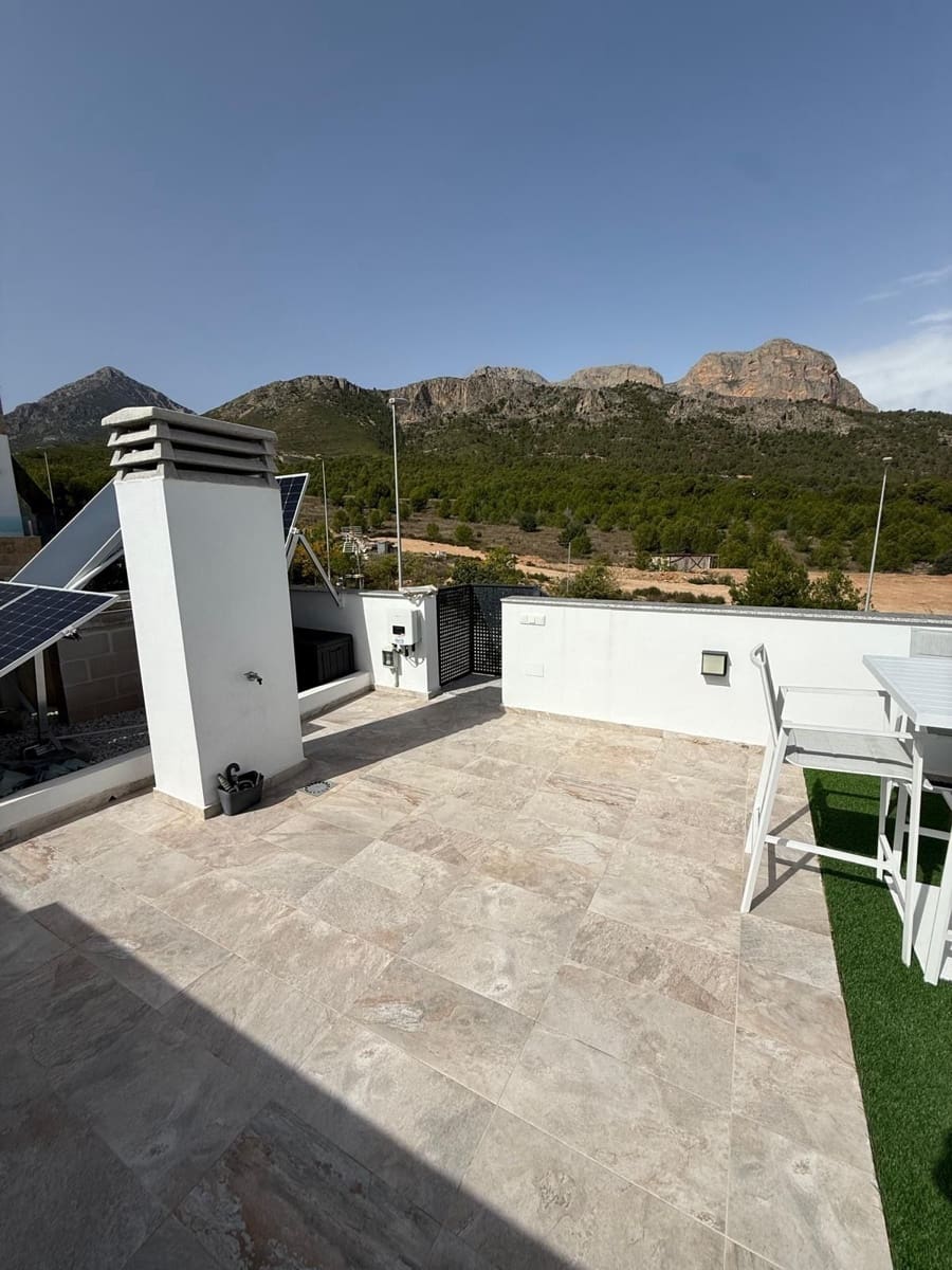 3 soverom Kjedet enebolig til leie i Polop med svømmebasseng garasje - € 2 550 (Ref: 9418882)