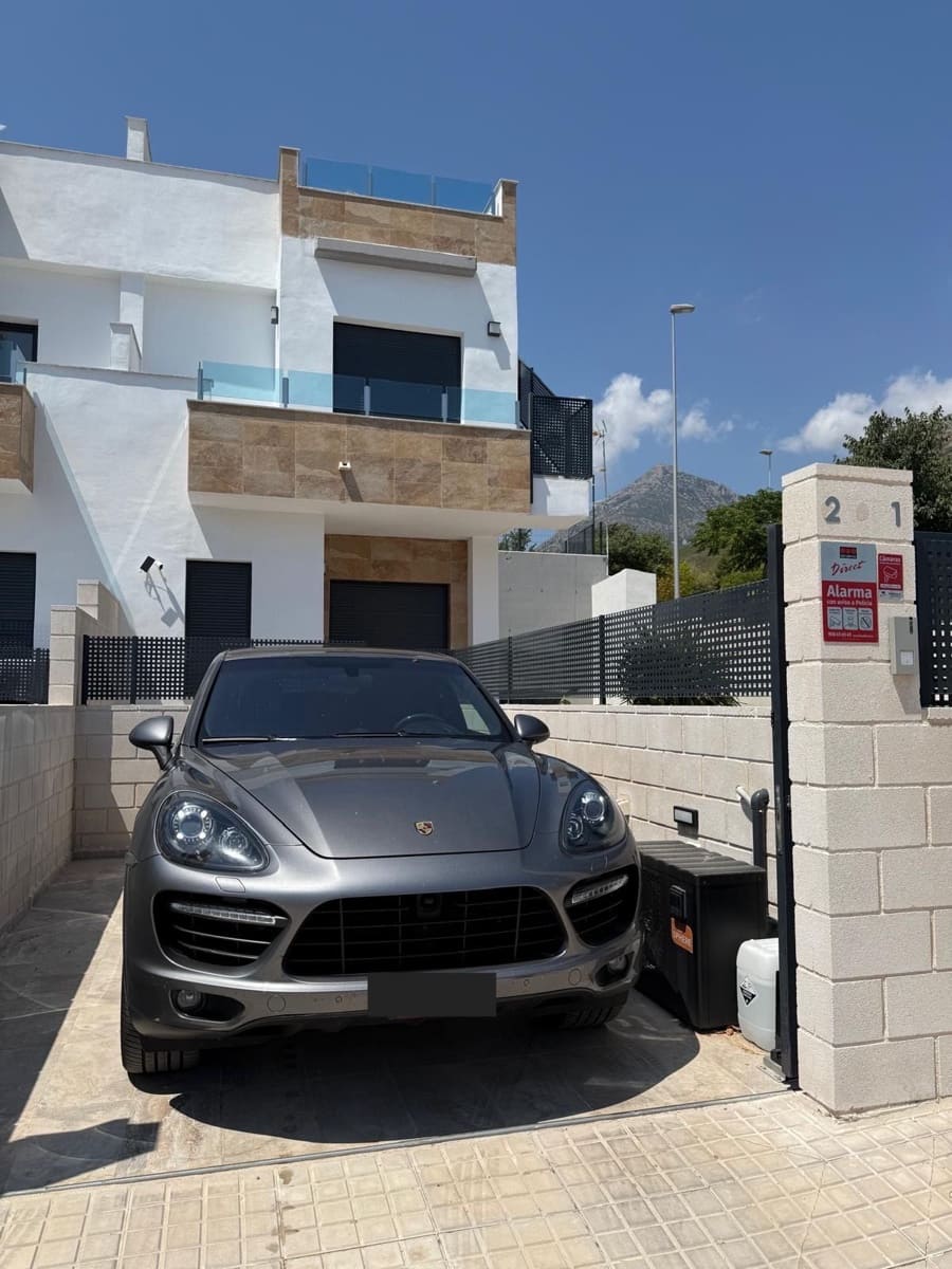 3 soverom Kjedet enebolig til leie i Polop med svømmebasseng garasje - € 2 550 (Ref: 9418882)