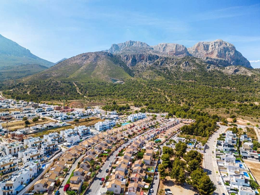 2 bedroom Flat for rent in Polop with pool garage - € 1,550 (Ref: 9610775)