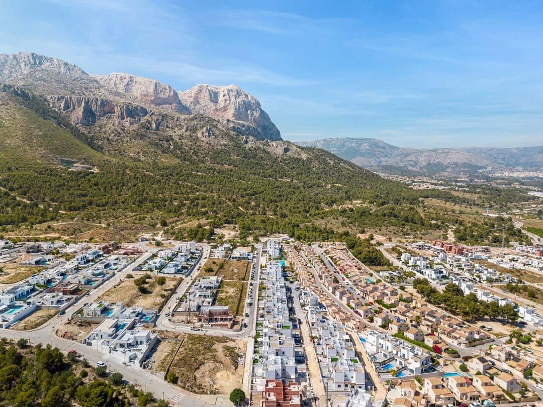 2 bedroom Flat for rent in Polop with pool garage - € 1,550 (Ref: 9610775)