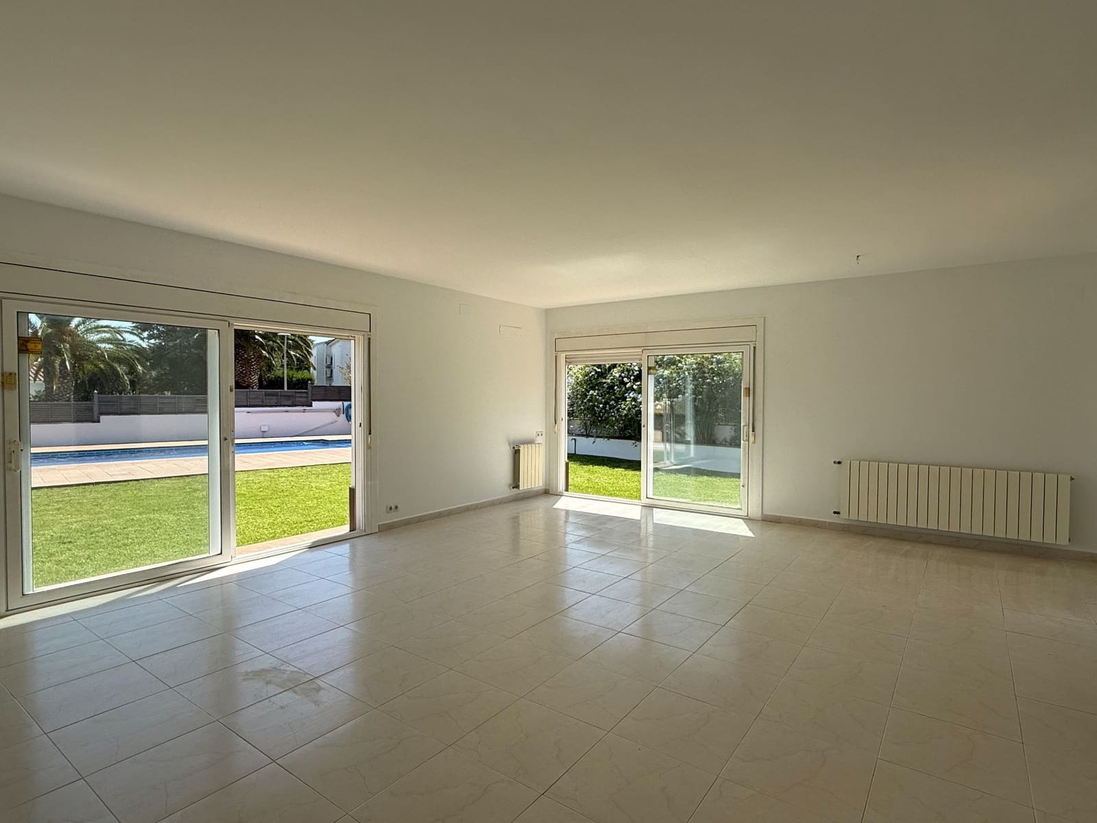 Chalet de 5 habitaciones en Calonge i Sant Antoni en alquiler con piscina garaje - 2.500 € (Ref: 10012809)