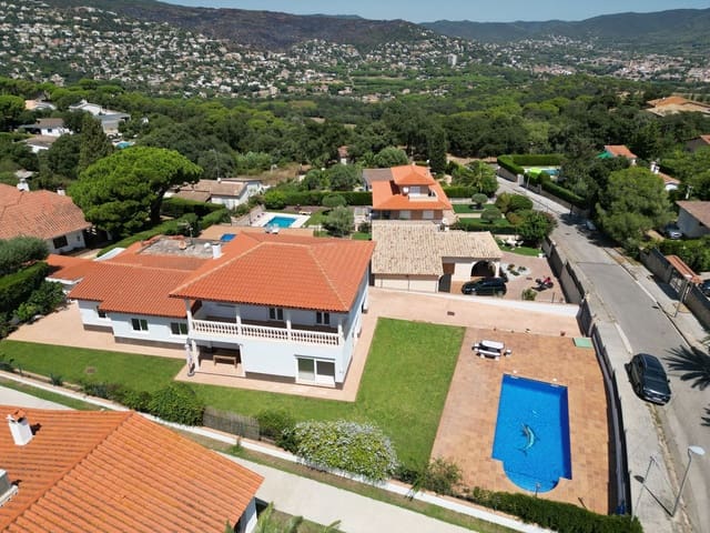 Chalet de 5 habitaciones en Calonge i Sant Antoni en alquiler con piscina garaje - 2.500 € (Ref: 10012809)