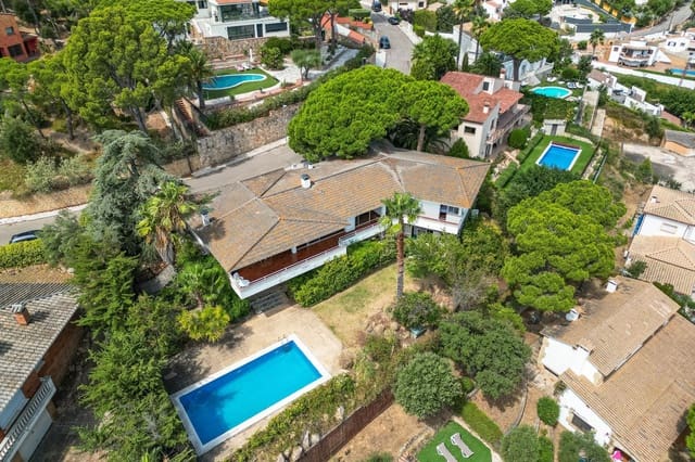 5 Zimmer Villa zu verkaufen in Sant Antoni de Calonge, Calonge i Sant Antoni mit Pool Garage - 1.240.000 € (Ref: 10020130)