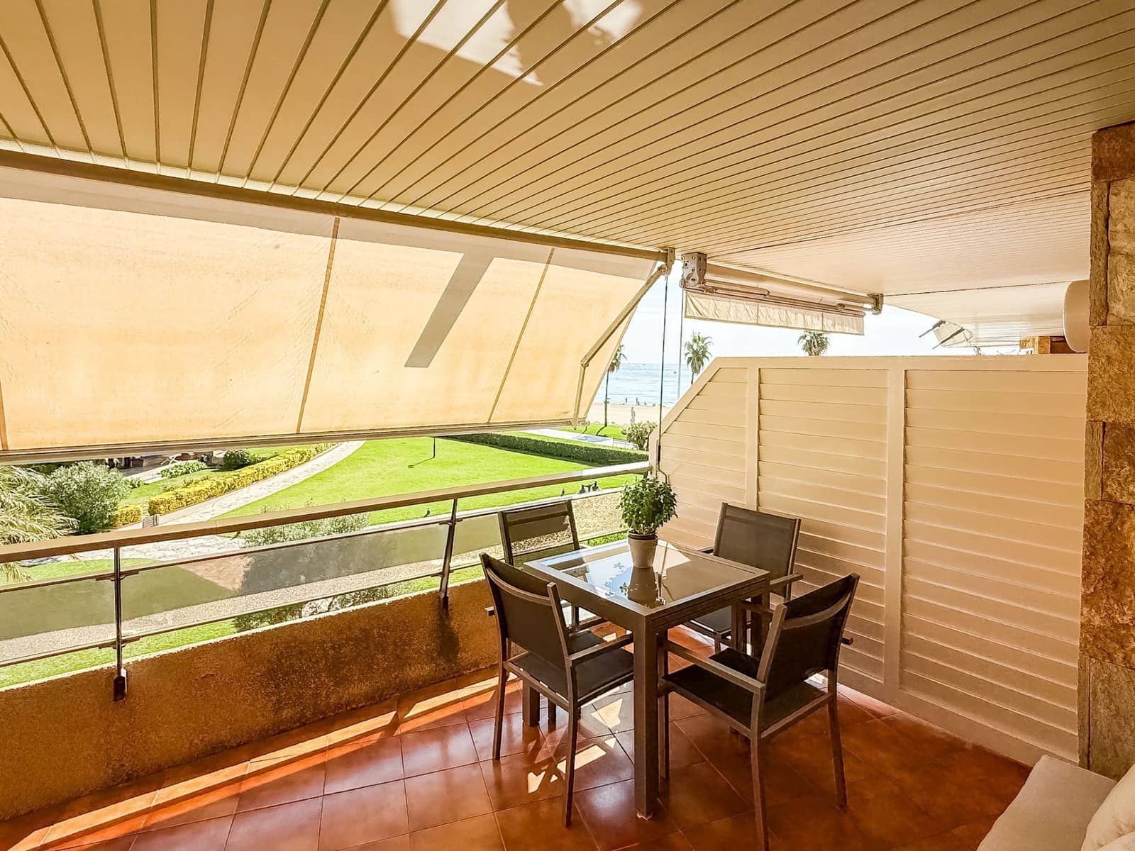 Apartamento de 3 habitaciones en Sant Antoni de Calonge en alquiler con piscina garaje - 1.200 € (Ref: 10026732)