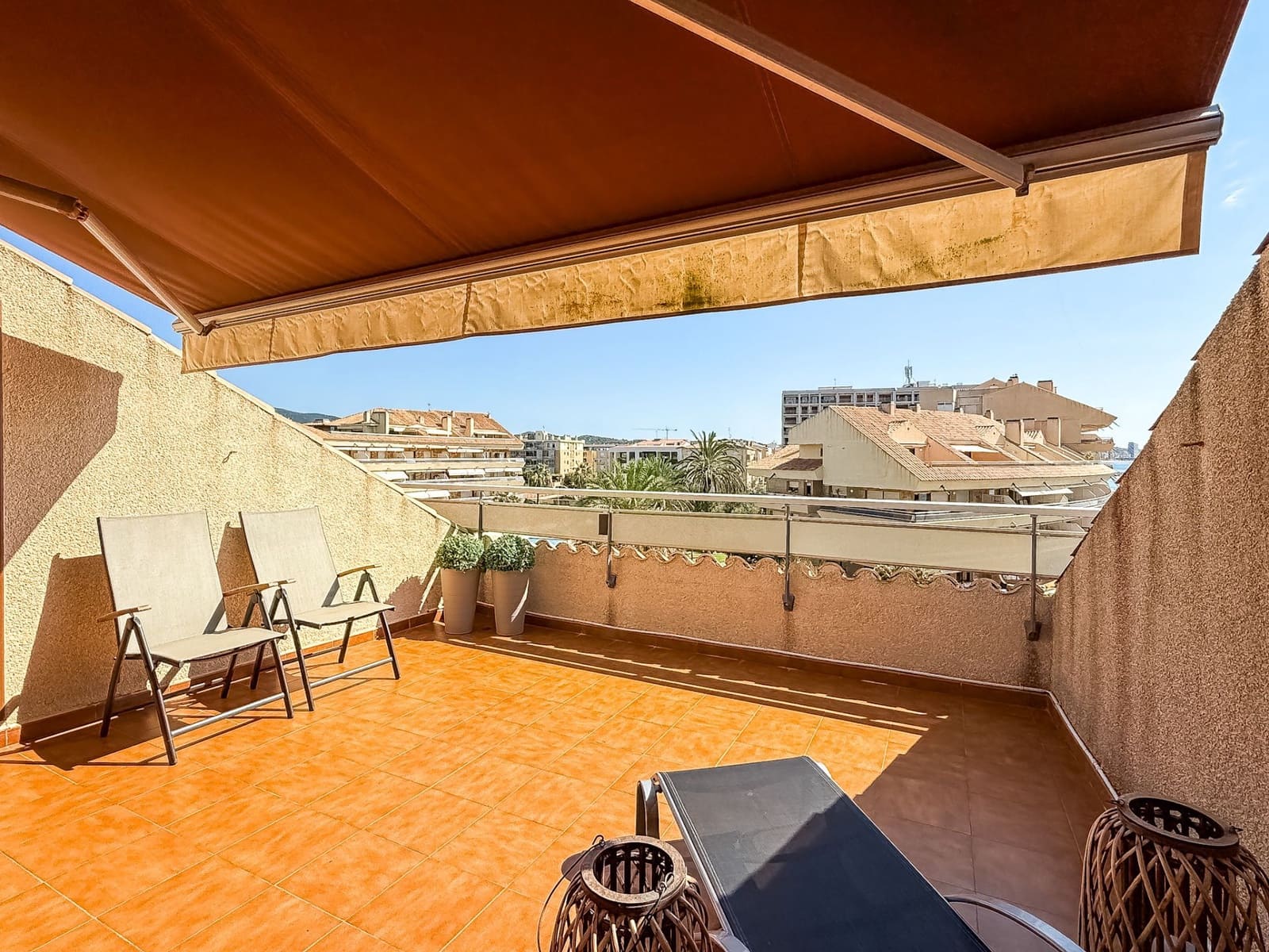 Apartamento de 3 habitaciones en Sant Antoni de Calonge en alquiler con piscina garaje - 1.200 € (Ref: 10026732)