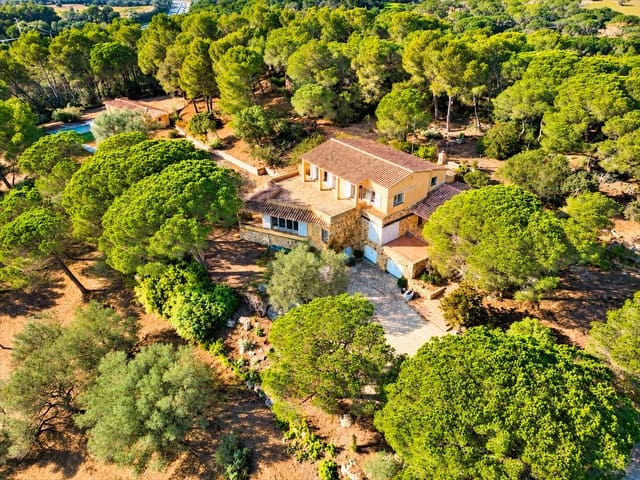 8 chambre Finca/Maison de Campagne à vendre à Palamós avec piscine garage - 995 000 € (Ref: 8258314)