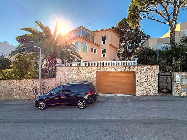 6 bedroom Villa for sale in Sant Antoni de Calonge, Calonge i Sant Antoni with garage - € 1,350,000 (Ref: 8879468)