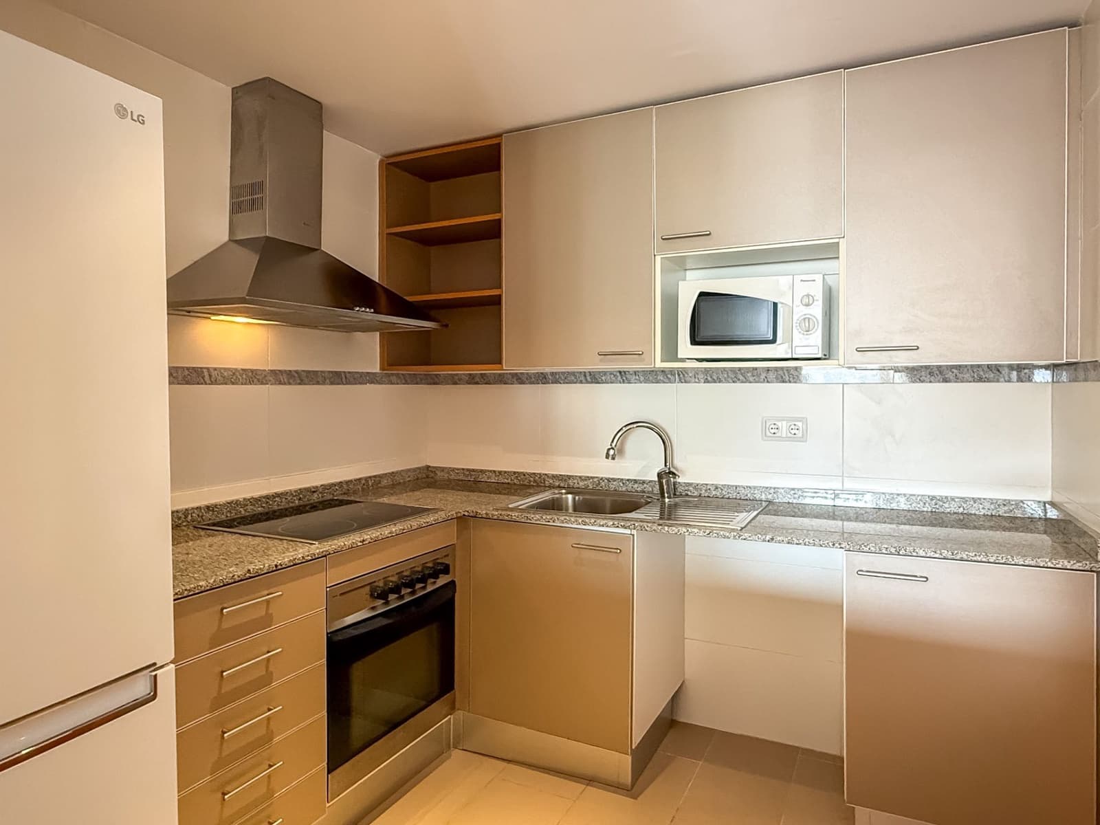 3 sypialnia Apartament do wynajęcia w Sant Antoni de Calonge z basenem garażem - 1 050 € (Ref: 8985476)