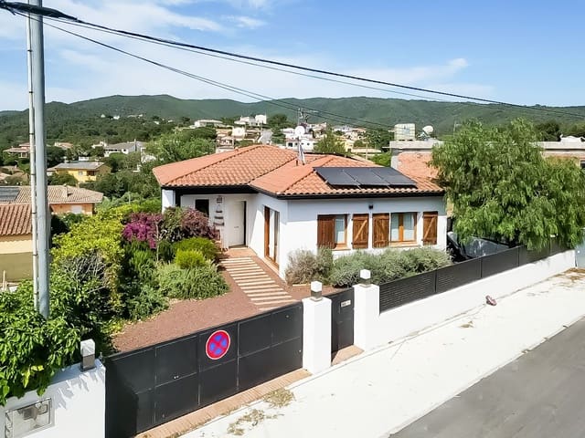 4 bedroom Villa for sale in Calonge i Sant Antoni with pool garage - € 499,000 (Ref: 9098880)