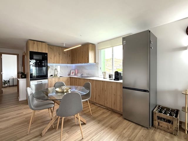 2 bedroom Apartment for sale in Platja d'Aro, Castell-Platja d'Aro with garage - € 300,000 (Ref: 9162049)