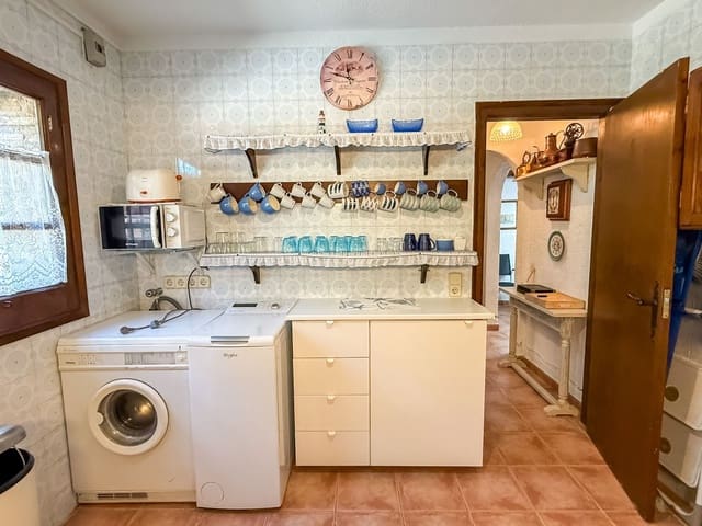 5 bedroom Semi-detached Villa for sale in Sant Antoni de Calonge, Calonge i Sant Antoni with garage - € 610,000 (Ref: 9202201)