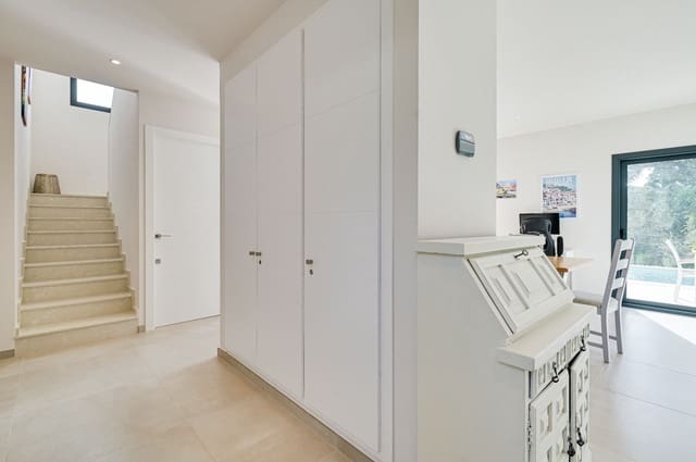 4 bedroom Villa for sale in Santa Cristina d'Aro with pool - € 599,000 (Ref: 9550839)