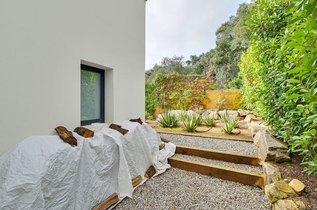 4 bedroom Villa for sale in Santa Cristina d'Aro with pool - € 599,000 (Ref: 9550839)