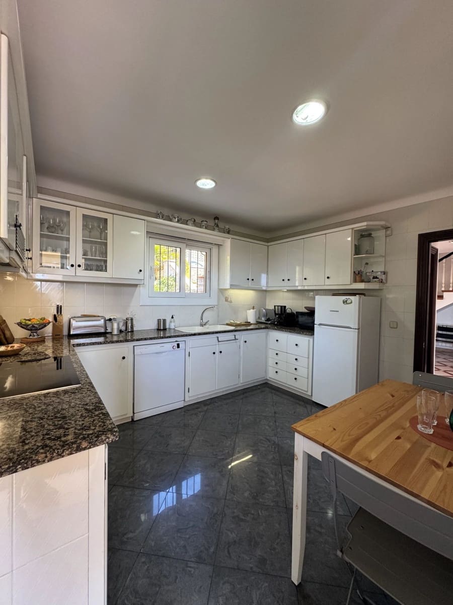 4 sypialnia Willa na sprzedaż w Sant Feliu de Guixols z basenem garażem - 585 000 € (Ref: 9651249)