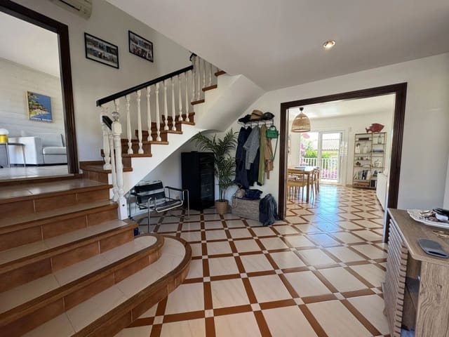 4 sypialnia Willa na sprzedaż w Sant Feliu de Guíxols z basenem garażem - 585 000 € (Ref: 9651249)