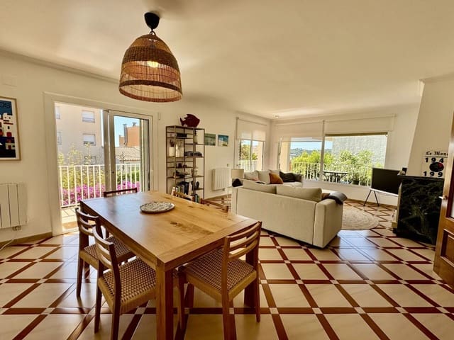 4 sypialnia Willa na sprzedaż w Sant Feliu de Guíxols z basenem garażem - 585 000 € (Ref: 9651249)