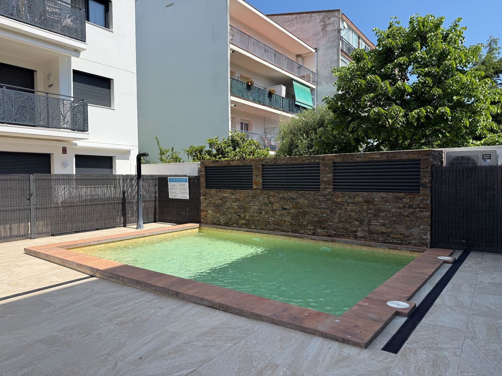 Apartamento de 3 habitaciones en Sant Antoni de Calonge en alquiler con piscina garaje - 3.500 € (Ref: 9811220)