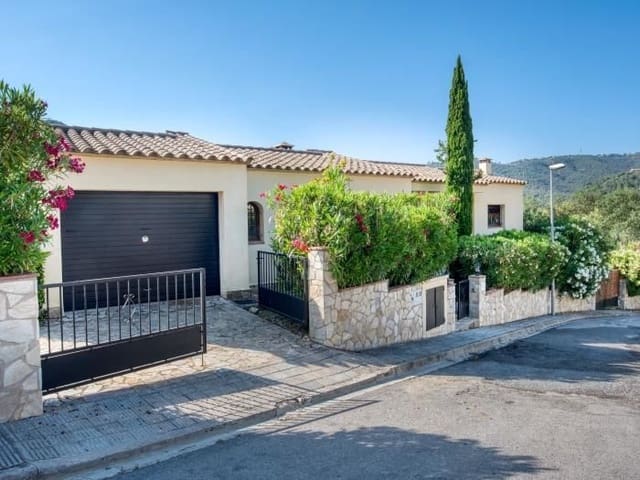 5 makuuhuone Huvila myytävänä paikassa Calonge i Sant Antoni mukana uima-altaan 
autotalli - 590 000 € (Ref: 9943285)