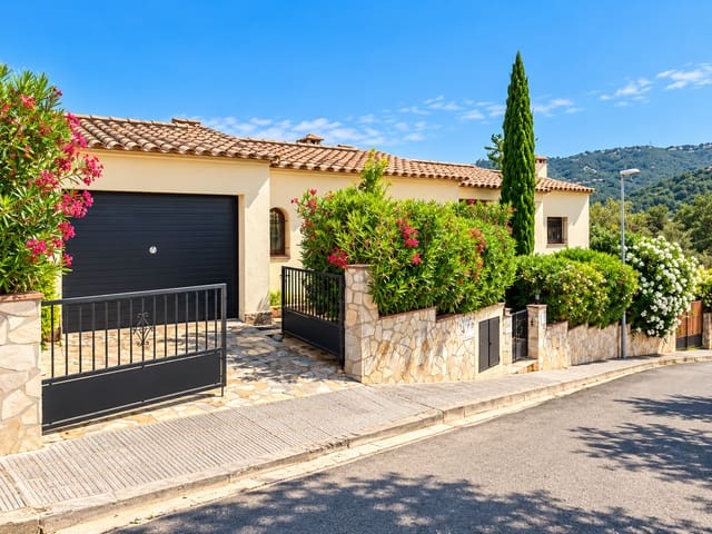 5 soverom Villa til salgs i Calonge i Sant Antoni med svømmebasseng garasje - € 590 000 (Ref: 9943285)