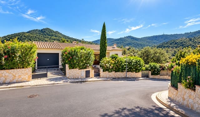 5 soverom Villa til salgs i Calonge i Sant Antoni med svømmebasseng garasje - € 590 000 (Ref: 9943285)