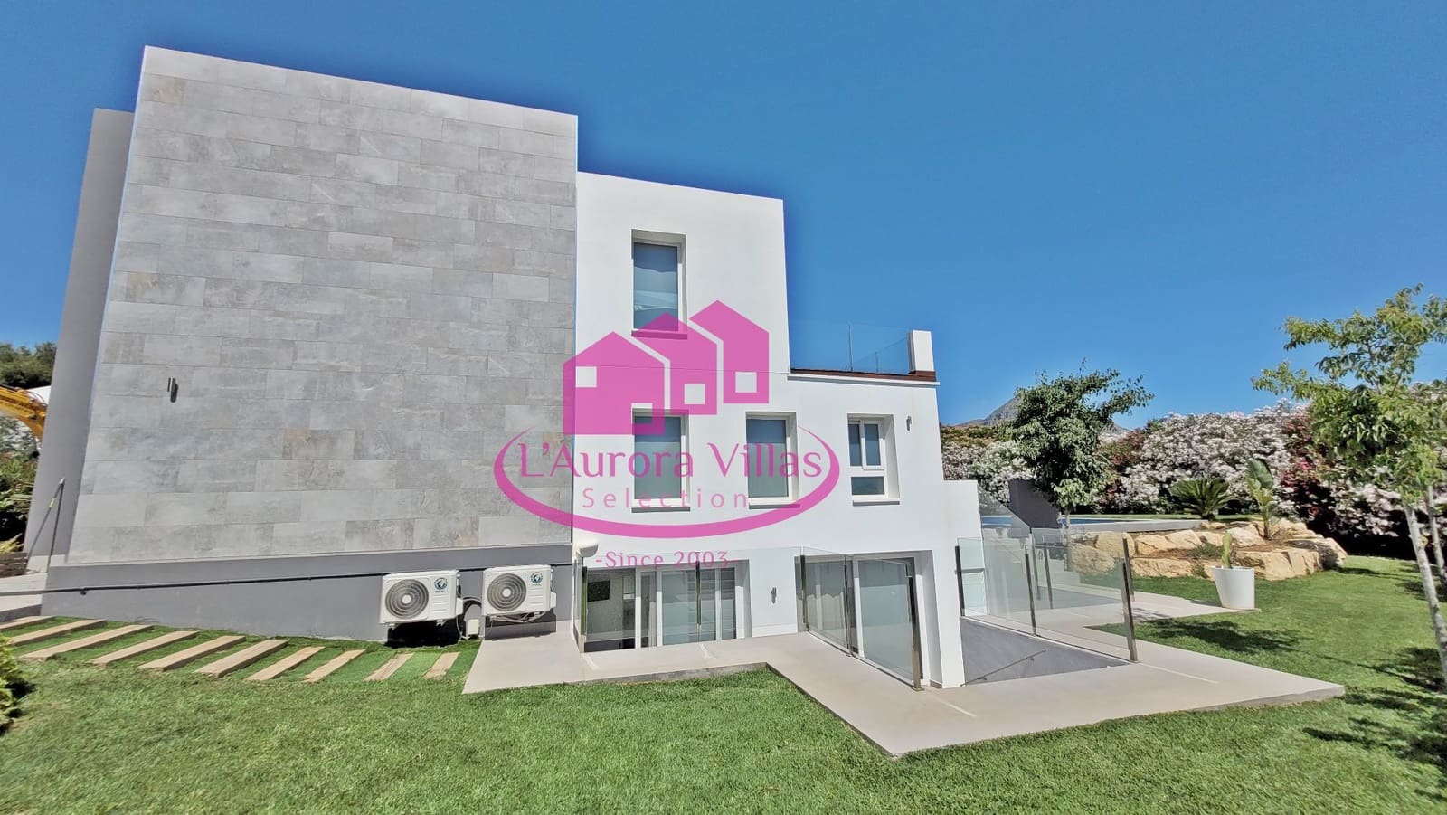 5 bedroom Villa for sale in Arenal with pool garage - € 995,000 (Ref: 6485835)