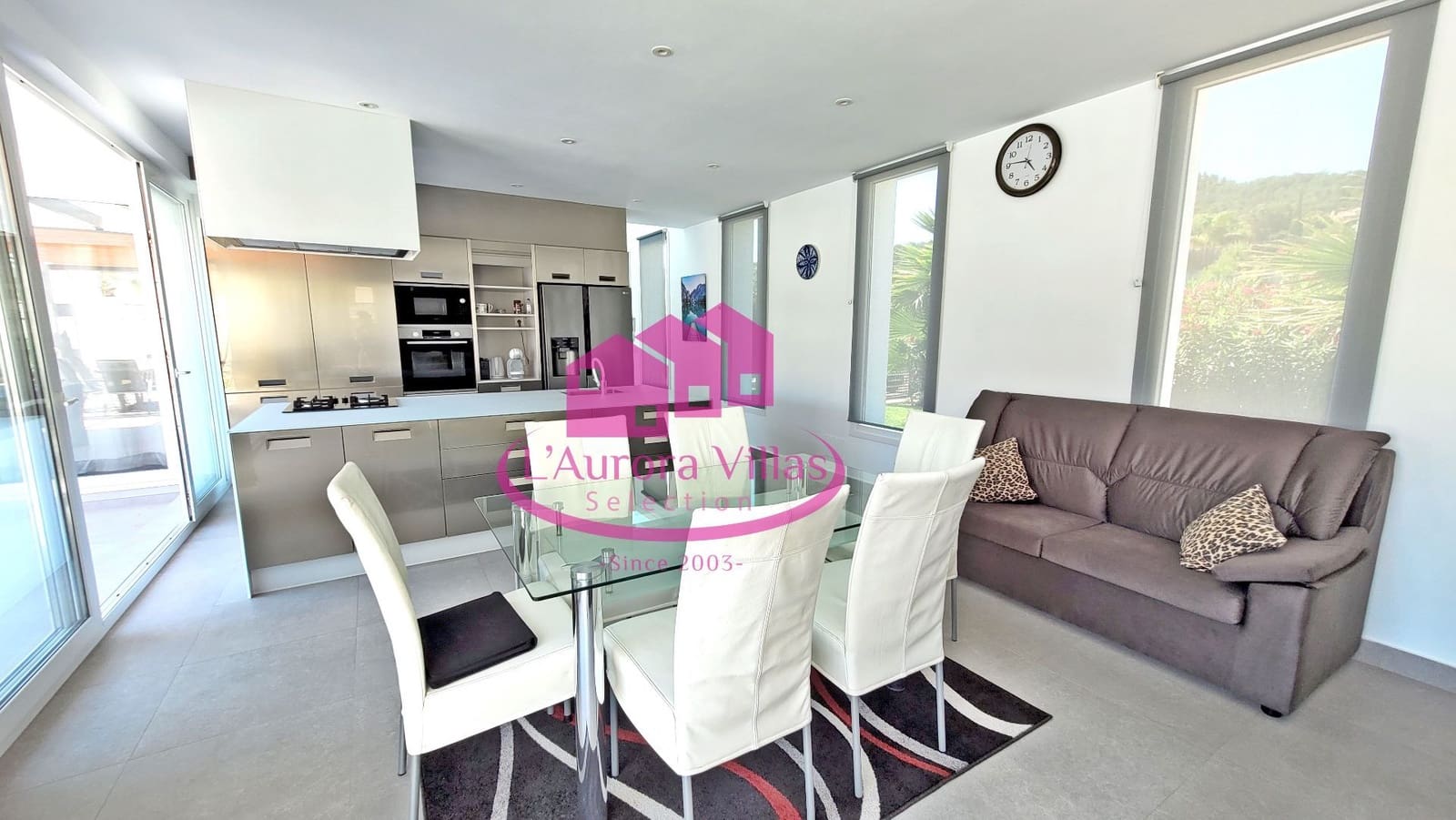 5 bedroom Villa for sale in Arenal with pool garage - € 995,000 (Ref: 6485835)
