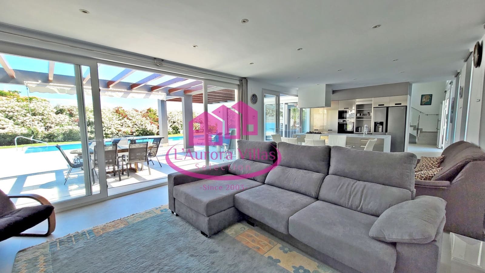 5 bedroom Villa for sale in Arenal with pool garage - € 995,000 (Ref: 6485835)
