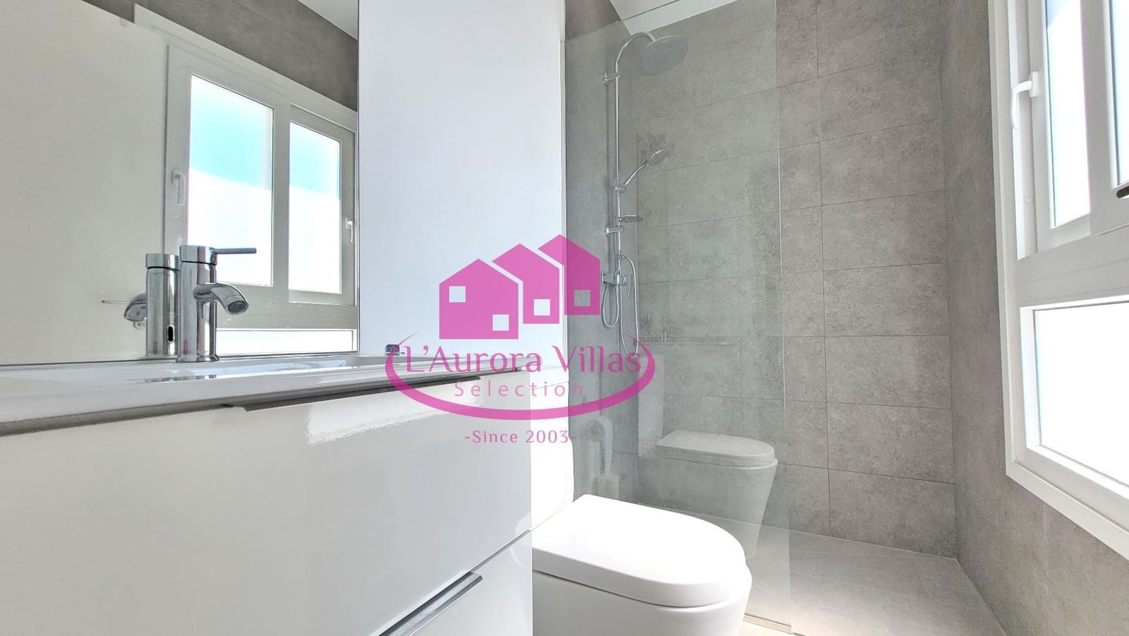5 bedroom Villa for sale in Arenal with pool garage - € 995,000 (Ref: 6485835)