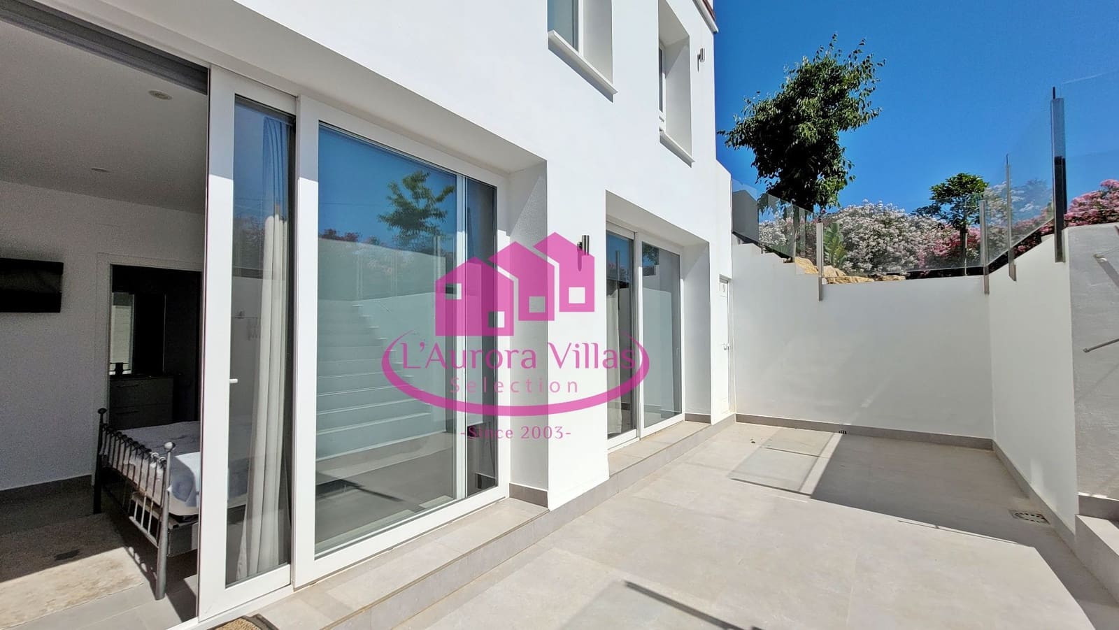 5 bedroom Villa for sale in Arenal with pool garage - € 995,000 (Ref: 6485835)