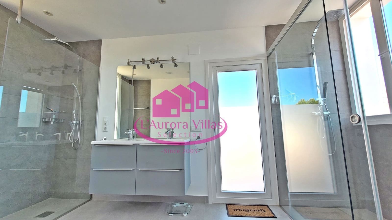 5 bedroom Villa for sale in Arenal with pool garage - € 995,000 (Ref: 6485835)