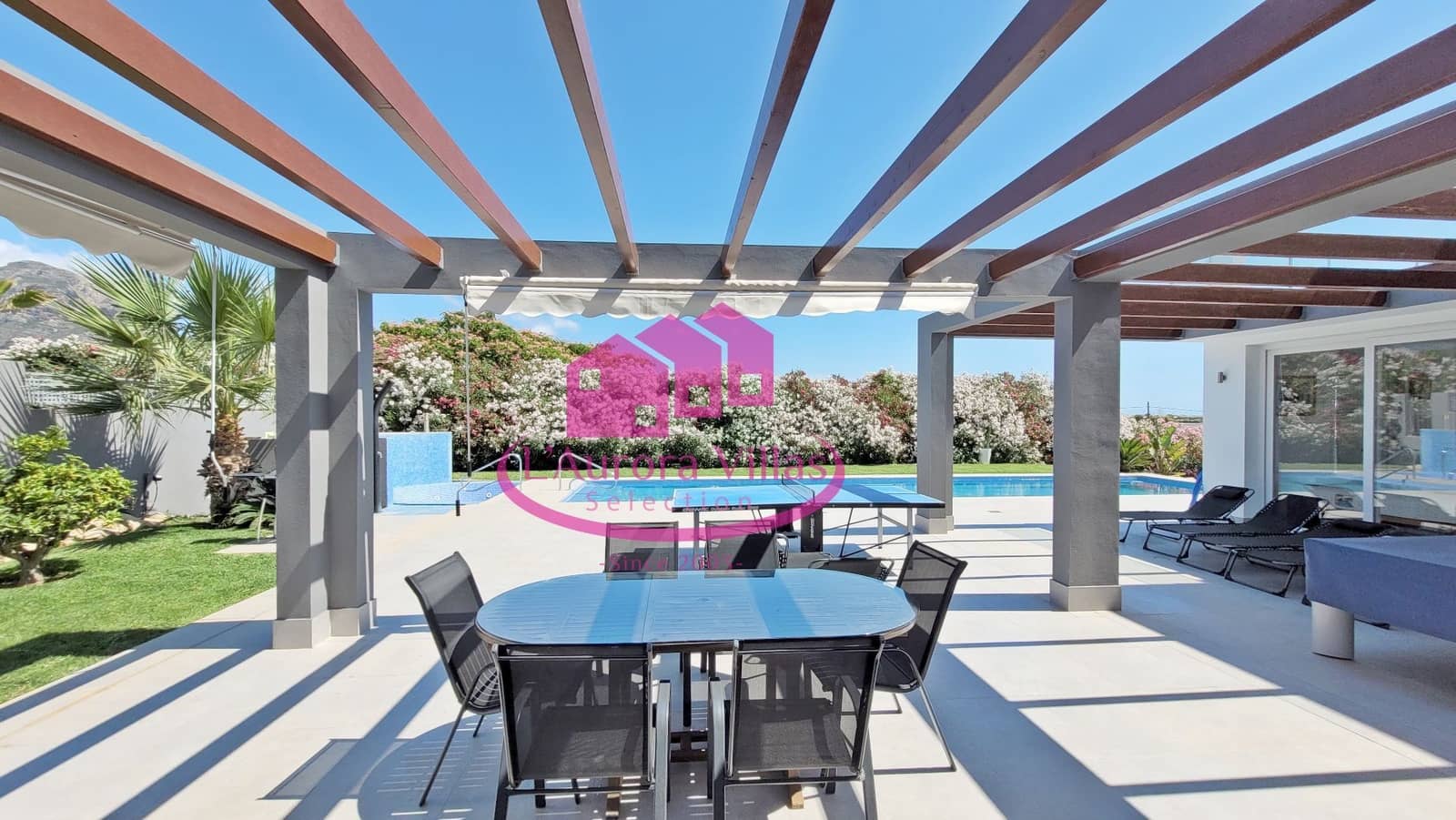 5 bedroom Villa for sale in Arenal with pool garage - € 995,000 (Ref: 6485835)
