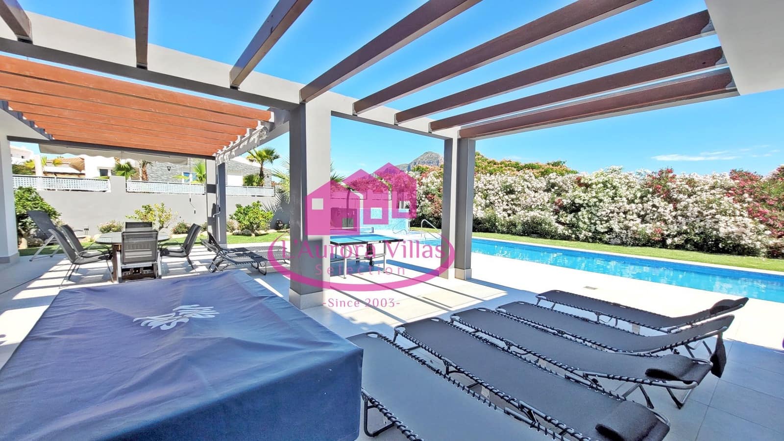 5 bedroom Villa for sale in Arenal with pool garage - € 995,000 (Ref: 6485835)