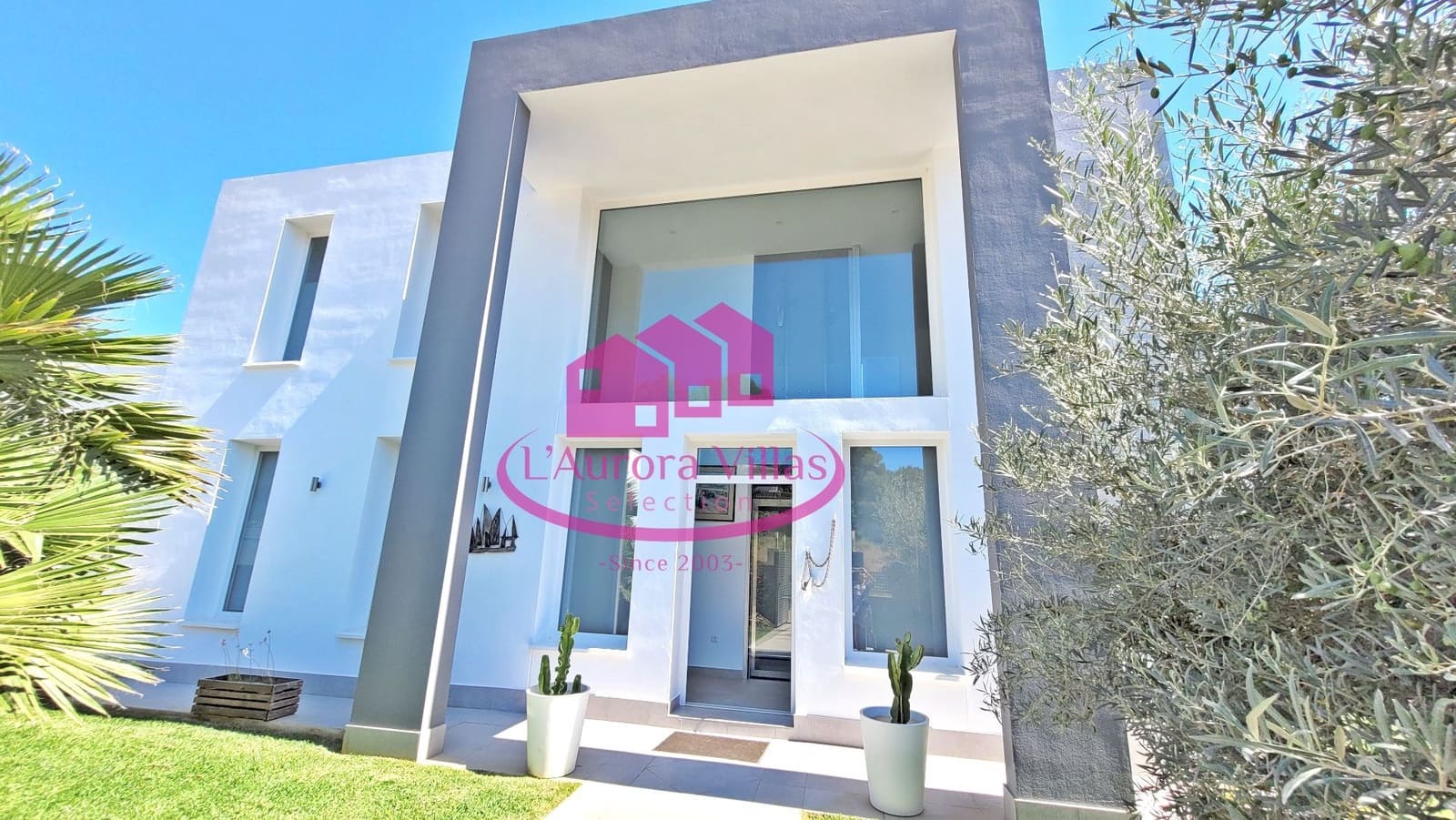5 bedroom Villa for sale in Arenal with pool garage - € 995,000 (Ref: 6485835)