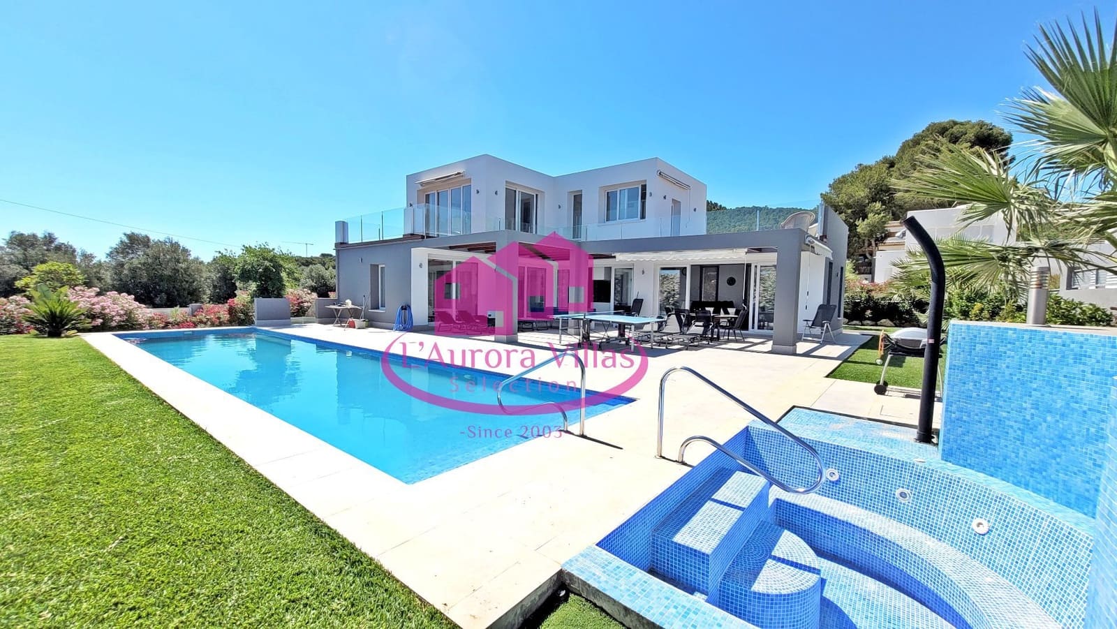 5 bedroom Villa for sale in Arenal with pool garage - € 995,000 (Ref: 6485835)