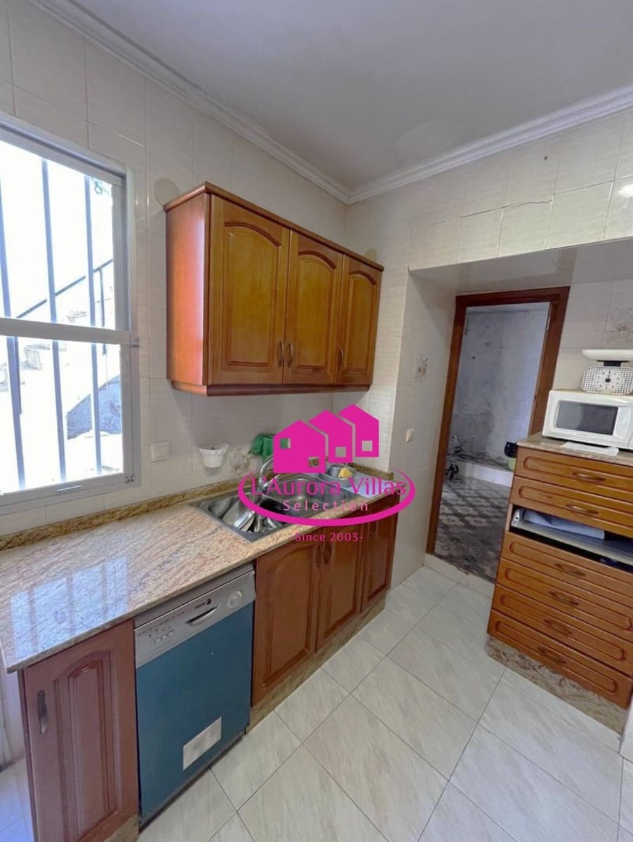 8 bedroom Townhouse for sale in Gata de Gorgos - € 339,000 (Ref: 9814537)