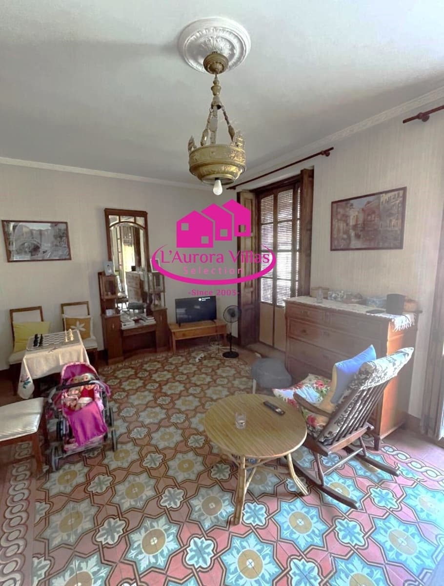 8 bedroom Townhouse for sale in Gata de Gorgos - € 339,000 (Ref: 9814537)
