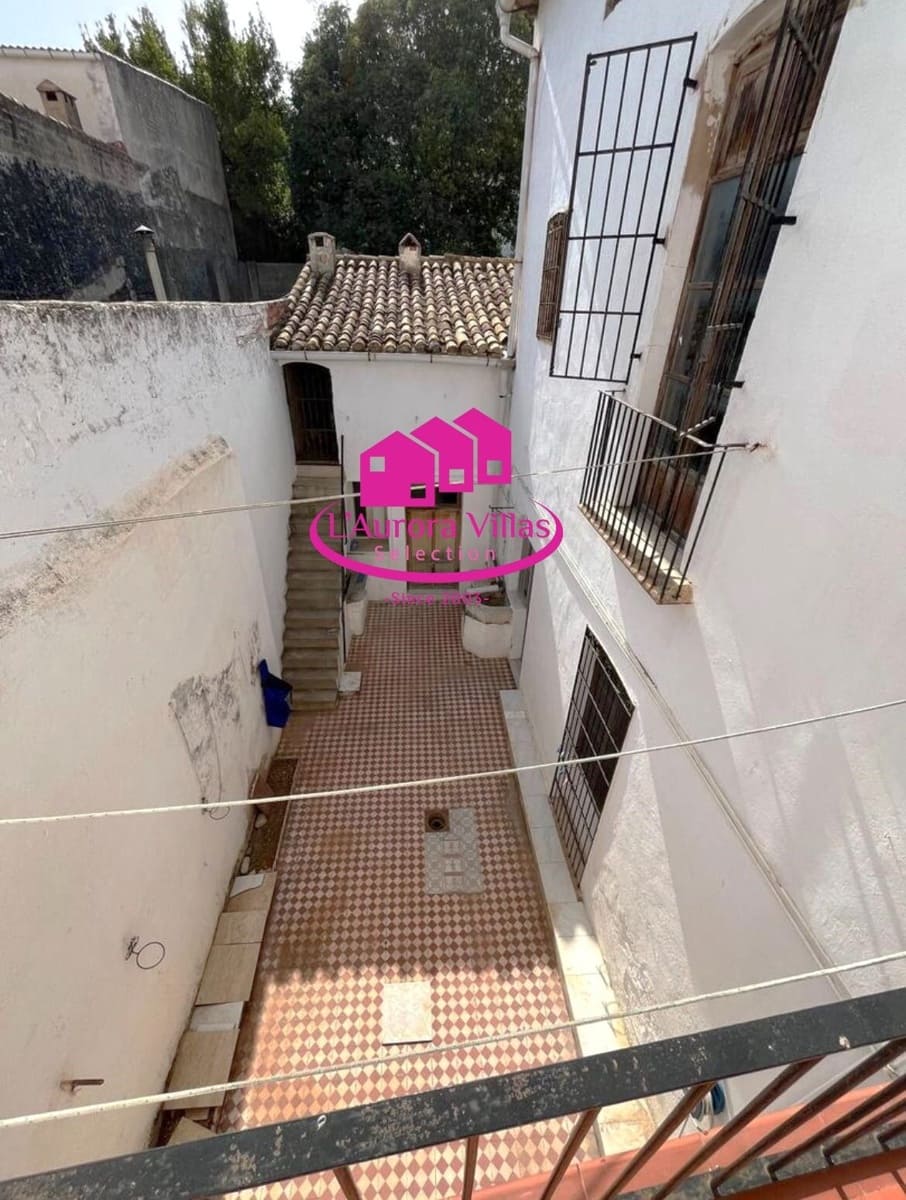 8 bedroom Townhouse for sale in Gata de Gorgos - € 339,000 (Ref: 9814537)