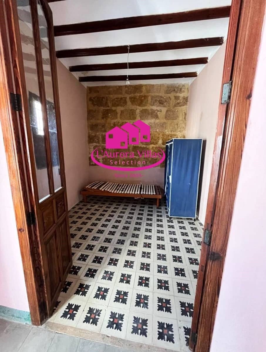 8 bedroom Townhouse for sale in Gata de Gorgos - € 339,000 (Ref: 9814537)