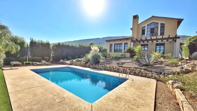 4 sypialnia Willa na sprzedaż w Javea / Xàbia z basenem garażem - 945 000 € (Ref: 9842644)