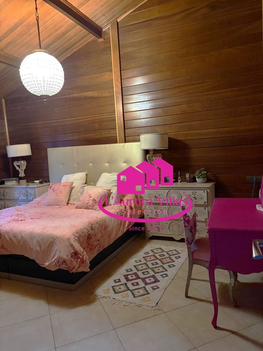 5 bedroom Villa for sale in Pego with pool garage - € 345,000 (Ref: 9848894)