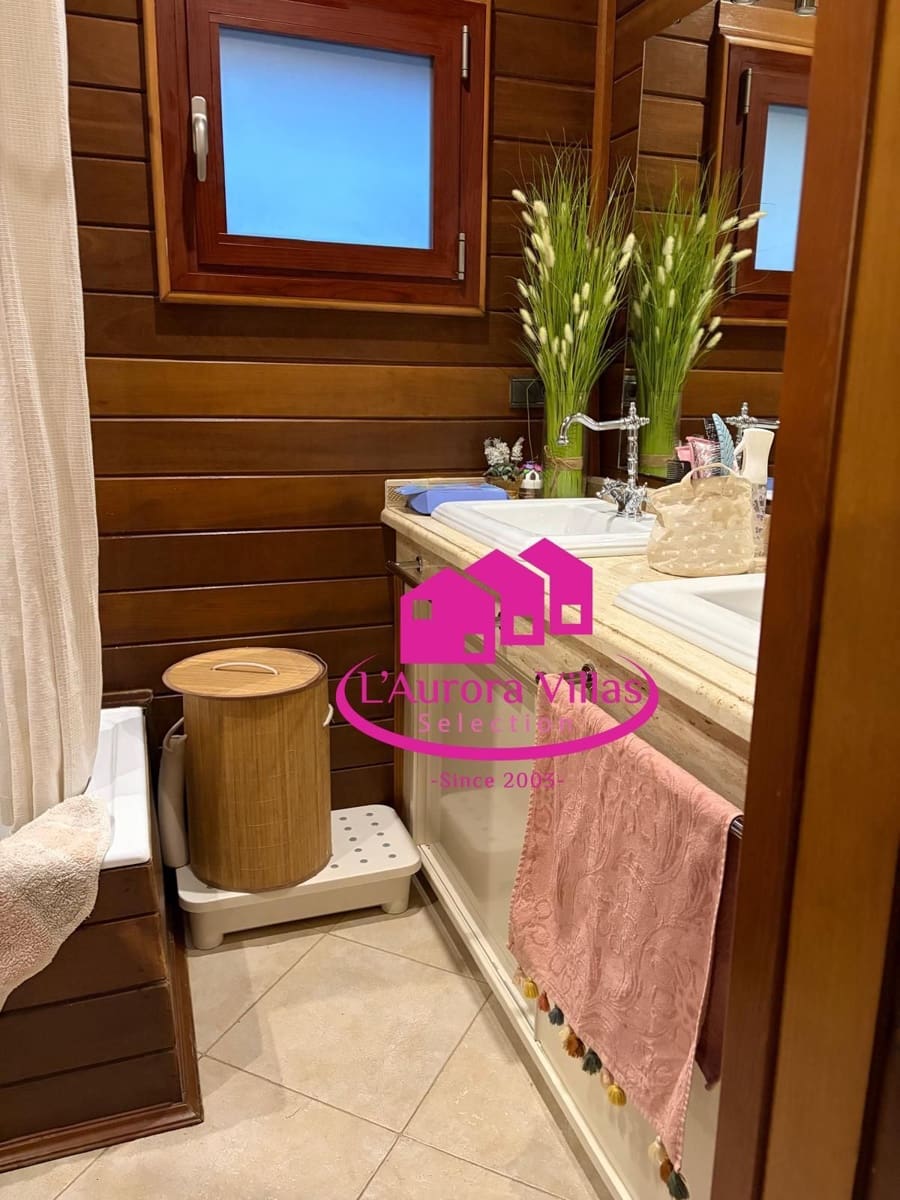 5 bedroom Villa for sale in Pego with pool garage - € 345,000 (Ref: 9848894)