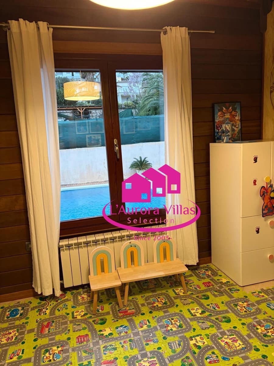 5 bedroom Villa for sale in Pego with pool garage - € 345,000 (Ref: 9848894)