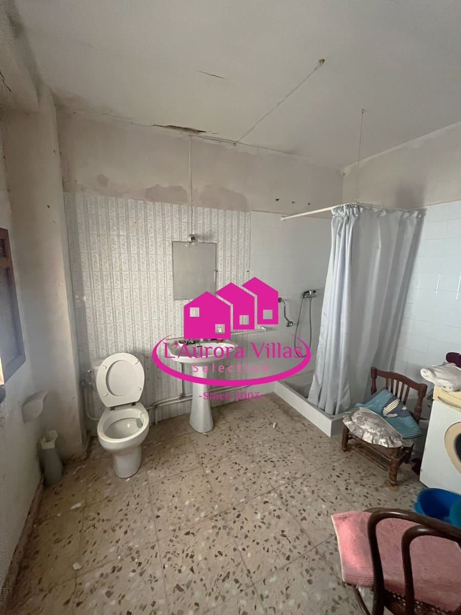 7 bedroom Townhouse for sale in Gata de Gorgos - € 269,000 (Ref: 9896225)