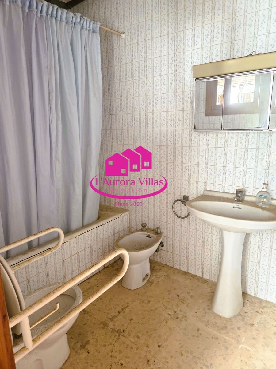 7 bedroom Townhouse for sale in Gata de Gorgos - € 269,000 (Ref: 9896225)
