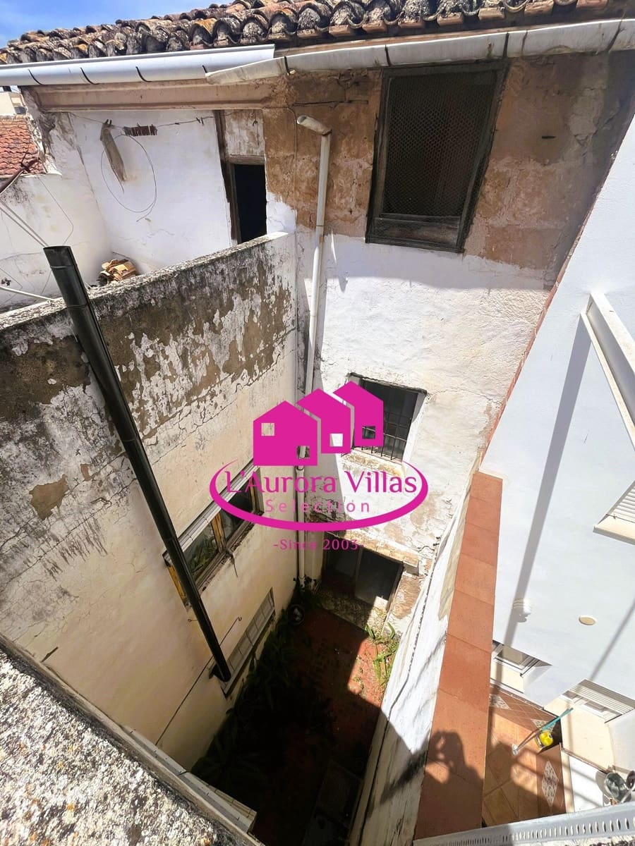 7 bedroom Townhouse for sale in Gata de Gorgos - € 269,000 (Ref: 9896225)